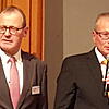 Roman Glaser (links) überreichte Werner Thomann die Ehrenurkunde in Gold des Baden-Württembergischen Genossenschaftsverbands.
