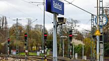 Zwischen Radolfzell und Konstanz behinderte eine defekte Bahnschranke bei Hegne den Zugverkehr. Immer wieder kam es zu Ausfällen und ...