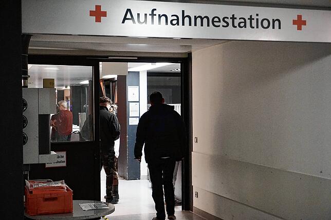 Bis vor zwei Jahren wurden internistische Notfälle noch in der Aufnahmestation im ersten Obergeschoss versorgt. Seit Ende 2020 werden ...