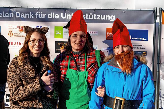 Bild 6: So freuen sich die Bad Dürrheimer Narren über das tolle Wetter!