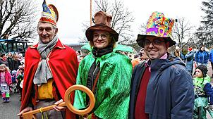 Oberschneck Jürgen Zwigart (links) hat den Rathausschlüssel, Bürgermeisterstellvertreterin Doris Schütz und der künftige Bürgermeister ...