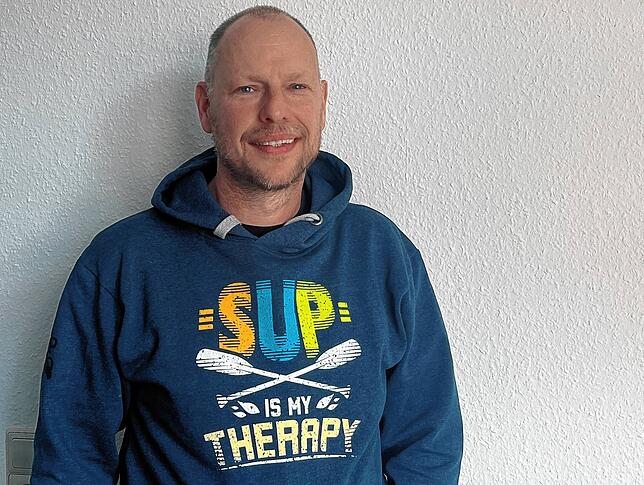 Stephan Friess leitet eine Stand-up-Paddling-Gruppe in Friedrichshafen und Umgebung.