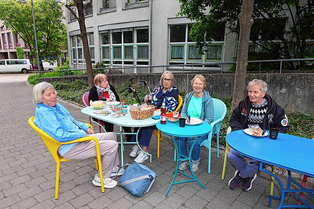 Bild 13: Die Petershauser Nachbarschaft feiert auf dem Konstanzer Georg-Elser-Platz