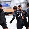 Der FC 08 Villingen gewann auch das letzte Spiel des Jahres. Beim FSV Bietigheim-Bissingen feierten Gabriel Cristilli (Trikot-Nummer 33) ...