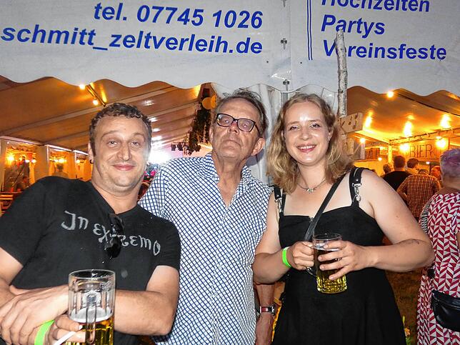 Bild 5: Gut gelaunte Gäste bei der Vrenelis-Wies´n Gaudi des TV Jestetten
