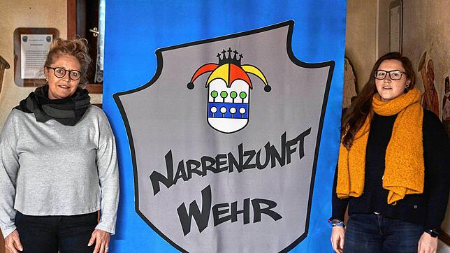 Engagiert: Petra Meier (links) und Sarah Schaffner halten die Fahne der Wehrer Narrenzunft trotz Corona hoch.
