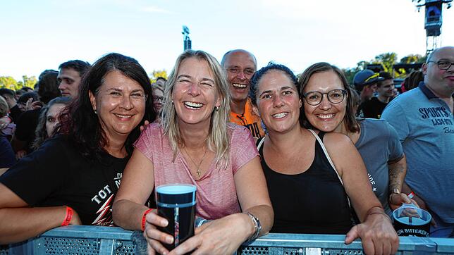 Bild 38: Die Toten Hosen geben sich in Konstanz die Ehre. Fotos aus dem ausverkauften Stadion