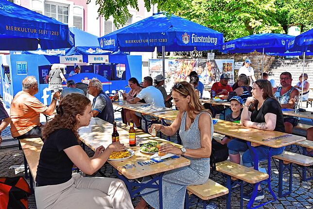 Bild 17: Donauquellfest in Donaueschingen: Pralle Sonne, gute Laune, Bierkultur.