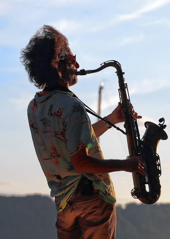 Der &bdquo;Bob Kruger&ldquo; am Saxophon.