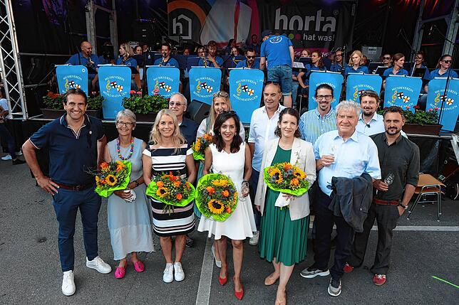 Bild 26: Bilder vom Weinfest Konstanz 2024: Feiern auf dem Stephansplatz