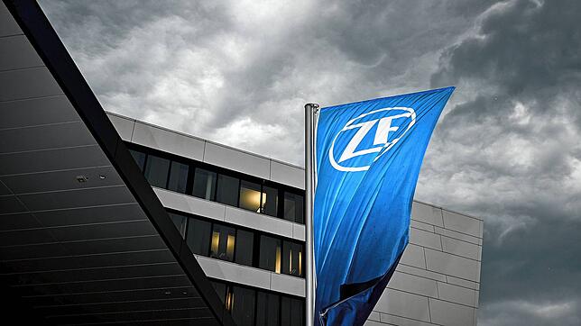 Sinnbildlich: Dunkle Wolken über der ZF-Zentrale in Friedrichshafen am Mittwoch, genau an dem Tag, als die Halbjahreszahlen präsentiert ...