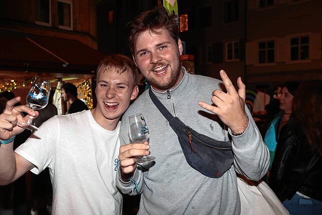 Bild 16: Endlich Wochenende! Das feiern die Besucher beim Konstanzer Weinfest 2025