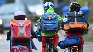 Im Straßenverkehr muss sich jeder an Regeln halten - für Kinder ist das Lernen dieser Regeln besonders wichtig. (Symbolbild)