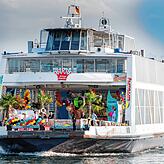 Party auf der Fähre – das gab es schon früher mal: Die „Euregia“ ist von Friedrichshafen aus in der Vergangenheit zum Feiern ausgelaufen.