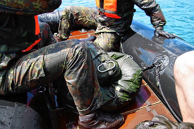 Bild 16: Rund 400 Sprünge! Alle Bilder von der Übung der Bundeswehr-Fallschirmjäger vor Bodman-Ludwigshafen