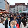 (Archivbild von 2023) Tausende Besucher kommen jedes Jahr zum viertägigen Weinfest auf den Stephansplatz.