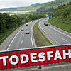 Mit abschreckenden Bannern und einem Tempolimit will der Verkehrsminister die Raser einfangen. Das Verwaltungsgericht zwingt ihn, die ...