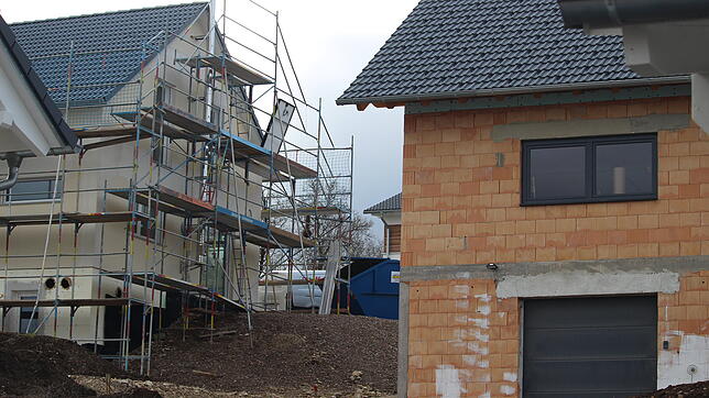 Im Gebiet wird eifrig gebaut. &bdquo;Hofwiesen&ldquo; befindet sich südlich in nächster Nähe zur Gauchachschule. Insgesamt beinhaltet ...
