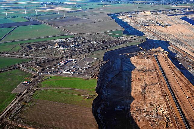 Lützerath im Januar 2023. Nach der Räumung soll das Dorf nun dem Braunkohletagebau weichen.