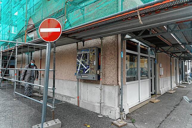 Von außen eher unscheinbar und eine Baustelle: Die Wärmestube der AGJ- Wohnungslosenhife in Waldshut-Tiengen.