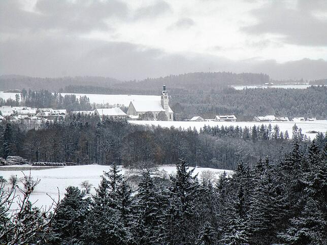 Blick auf Görwihl mit der Kirche.