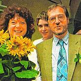 Die Familie feierte mit: Ute Frank bekam nach dem Wahlsieg einen Strauß Sonnenblumen geschenkt. Mit dieser Symbol-Blume der Grünen hatte ...