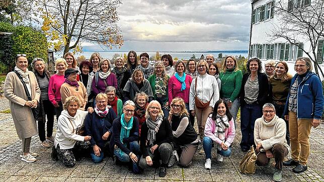 Das Chörle unter Leitung von Elisabeth Paul wird mit neuen geistlichen Liedern die Feier musikalisch gestalten. Foto: Margret Müller