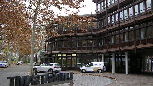 Das Landratsamt in Waldshut wird seit sechs Jahren saniert. Die Fassade wird am Ende Millionen Euro kosten, wahrscheinlich wird sich das ...