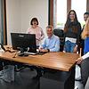 Bürgermeister Manfred Härle mit seinem Vorzimmerteam im neuen Amtszimmer. Von links: Stabsstellenleiterin Sabine Stark, Sabrina Wesle ...