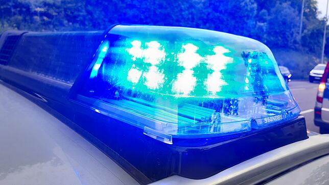 Ein Polizeiauto im Einsatz (Symbolbild). Die Schaffhauser Polizei sucht derzeit nach vier vermissten Jugendlichen.