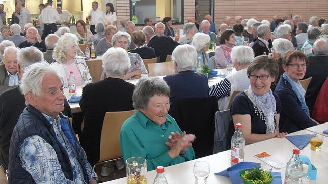 Unterhaltsame Stunden verbrachten viele ältere Inzigkofer aus allen Ortsteilen beim Palmsonntag in der Römerhalle, wie dieses Archivbild ...