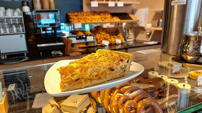 Quiche aus Süßkartoffeln, Oliven, Pinienkernen und getrockneten Tomaten bei Eugens.
