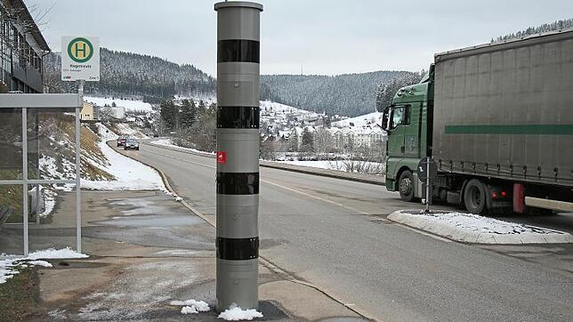 In nur 14 Wochen hat der Blitzer am Ortseingang Vöhrenbach 40&nbsp;000 Euro an Bußgeldern eingebracht. Bild: Jürgen Liebau
