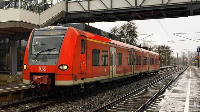 Die DB Region auf der Strecke Singen-Schaffhausen hat mit ihren häufige Zugausfälle vor allem morgens um 7.20 Uhr immer wieder für Ärger ...