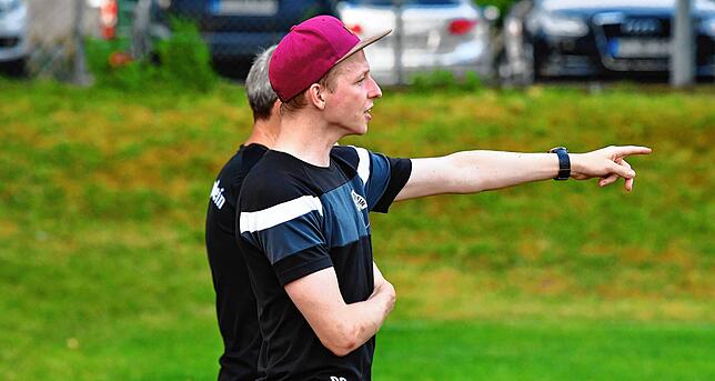 Klare Ansage: „In den nächsten drei Spielen müssen wir punkten, wenn wir in der Liga bleiben wollen“, gibt Trainer Thomas ...