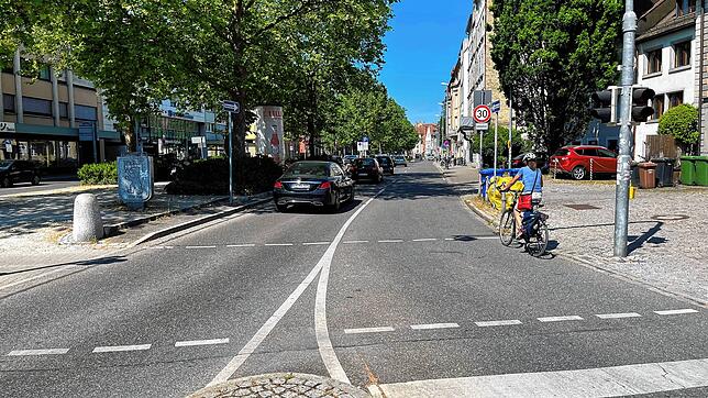 Hier scherte der unbekannte Verursacher, der von rechts kam, sofort auf die linke Spur aus.