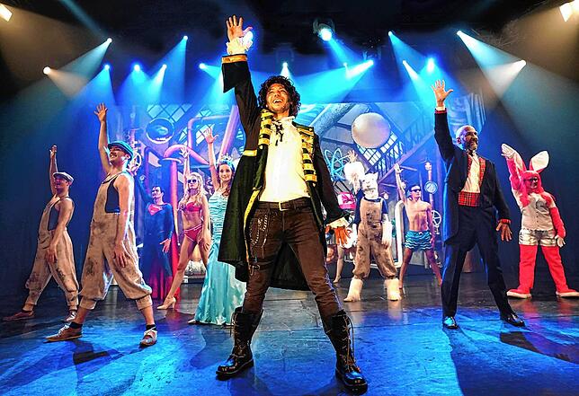 Ein Szenenbild aus dem neuen Musical &bdquo;Tommy Tailors Traumfabrik&ldquo;.