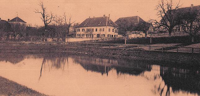 Das heutige Freibad war ursprünglich als Löschwasserreservoir für das Schloss angelegt.