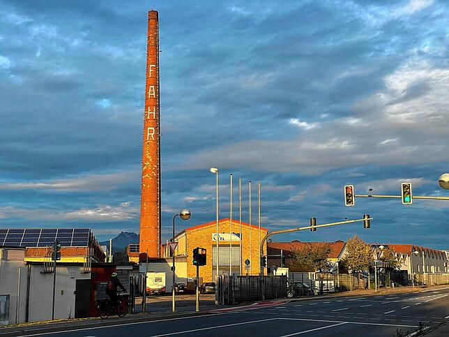 Der Schornstein der ehemaligen Landmaschinenfabrik Fahr ist das Wahrzeichen für Gottmadingen als Industriestandort. Nun soll das ...