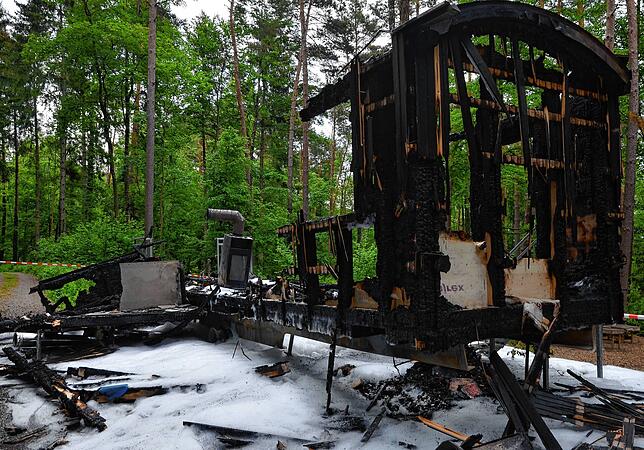 Der Bauwagen des städtischen Waldkindergartens oberhalb von Möggenweiler brannte bis auf das Stahlgerippe ab. Inzwischen hat die Stadt ...