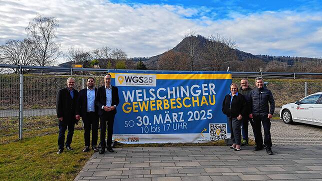 Sie hoffen auf viele Besucher und frühlingshaftes Wetter für die erste Gewerbeschau am Sonntag, 30. März, in Welschingen (von links): ...