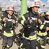 Jede Menge Spaß hat eine Abordnung der Frickinger Feuerwehr, die mit Uniform plus 15 Kilogramm Gepäck beim ersten Apfellauf mitwalkt. ...