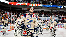 Enttäuschung bei Brandon McMillan (vorne) und den Schwenninger Wild Wings. Im entscheidenden dritten Spiel setzten sich die Nürnberg Ice ...