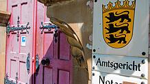 Das Eingangsportal des Stockacher Amtsgerichts. Hinter diesen Türen wurde jüngst ein Fall von häuslicher Gewalt verhandelt.
