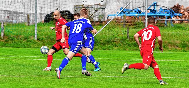 Bild 6: SG Mettingen-Krenkingen holt sich mit dem 3:1 gegen den FC Wallbach die Tabellenführung zurück &ndash; und wir haben Bilder!