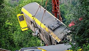 Bild : Nach Zug-Drama: Restliche Zug-Waggons sollen geborgen werden