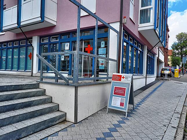 Wo in Donaueschingen früher einmal die Postfiliale war in der Schulstraße 5, ist derzeit das Corona-Testzentrum von Stadt und DRK.
