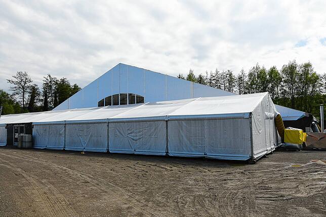 Die Leichtbauhalle auf dem Festplatz an der Talwiese in Rielasingen-Worblingen. Die kommt 2024 nach Singen – und wird zum ...