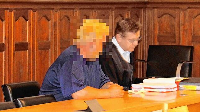 Der Angeklagte mit seinem Verteidiger Torsten-Rolf Kießig bei der Berufungsverhandlung vor dem Landgericht Rottweil.