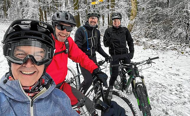 Auch im Winter ist die Gruppe auf dem Gehro-Trail aktiv. Peter Schöttke (von links), Stefan Looser, Ansgar Oker und Josef Hänfling.